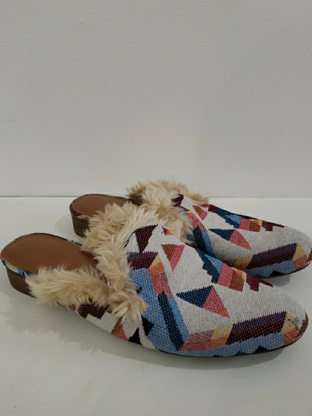 Universal Thread Slide On Aztec Print Faux Fur Mules Sz 8.5